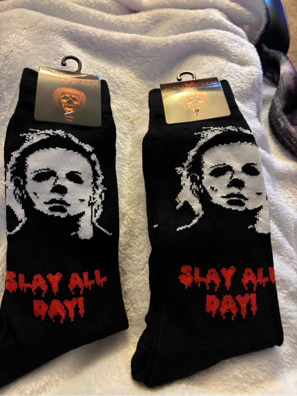 Universal Halloween 2 Mike Myers Socks with White Mask Face and Red Text
2 pair